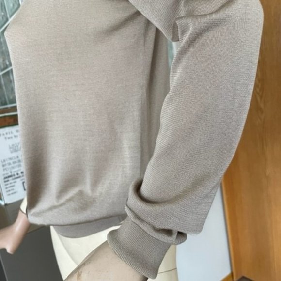 LIGHTWEIGHT TAUPE CARDIGAN with SHEEN by Stunning Lure of Japan, Size Medium - Picture 4 of 9